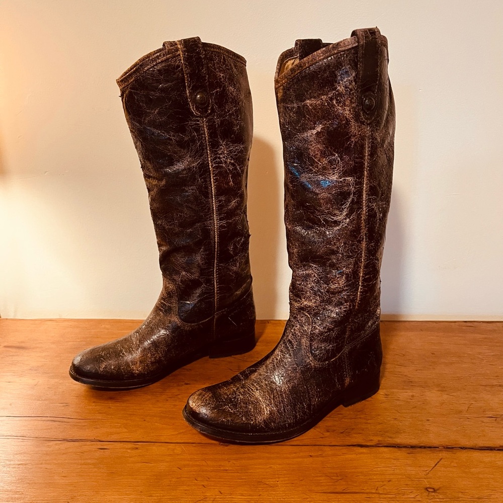 Frye Melissa Glazed Distressed Boots in Brown Leather. Size 7.